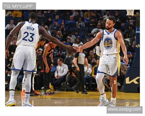 勇士击败猛龙，克里斯延续出色表现