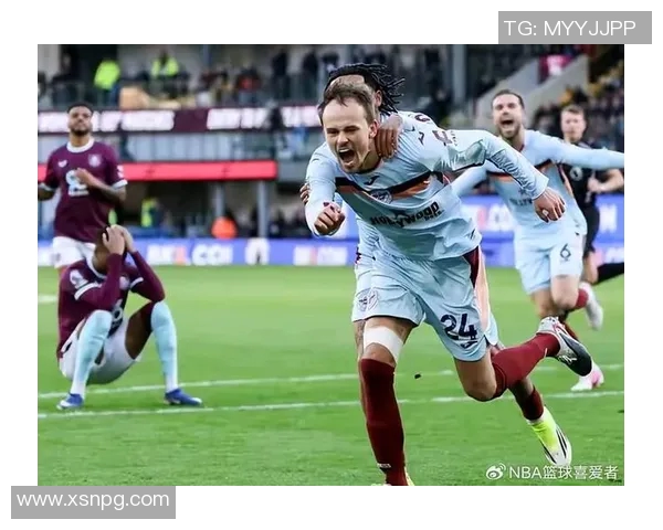 英超直播赛事引热潮,球迷狂热追看心仪战队