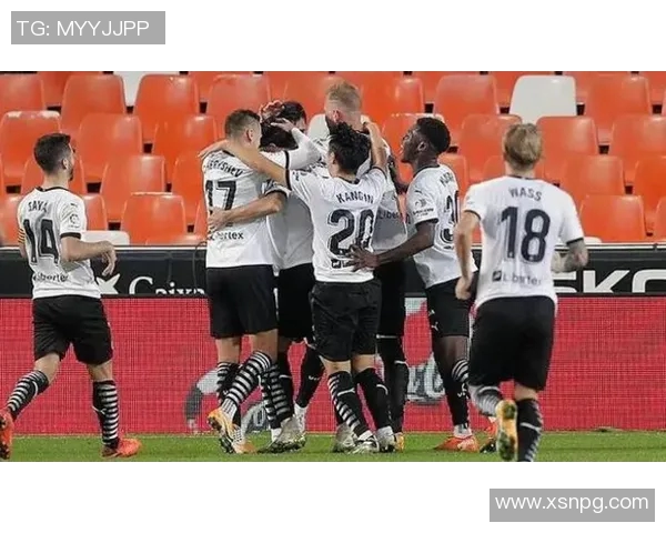 西甲联赛将迎来激烈的冠军争夺战,巴萨、皇马和马竞齐心争霸